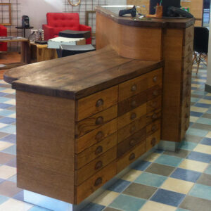 Banque d'accueil en bois massif
