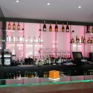 Rayonnage et tablette éclairés