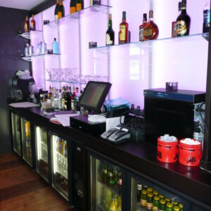 Desserte intégrant la partie frigorifique