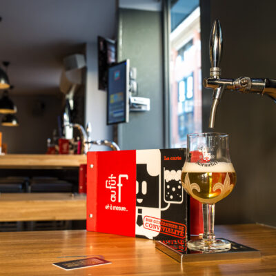 table en bois connectée réalisée par Aranda-Mas