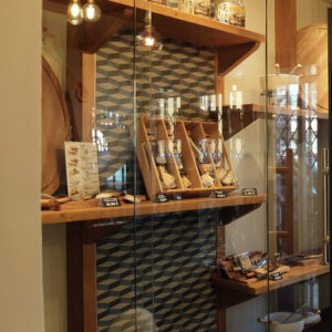 vitrine en verre trempé pour magasin