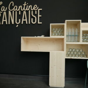 Meuble en bois massif pour la présentation de bouteilles de vin