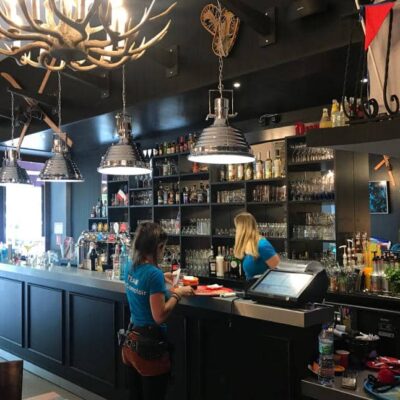 Bar à la décoration classique et moderne