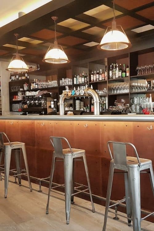 Comptoir de bar en zinc