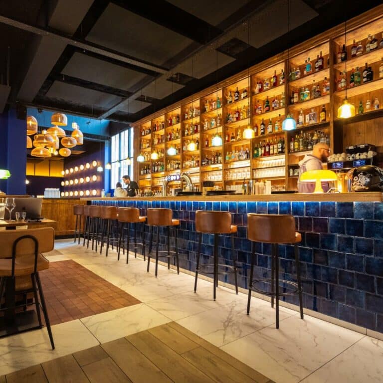 Grand comptoir de restaurant italien