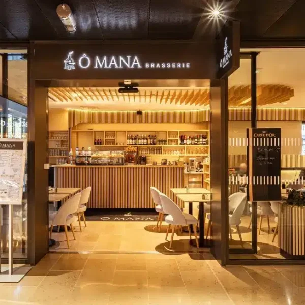 Entrée de la Brasserie O Mana côté galerie marchande de la gare