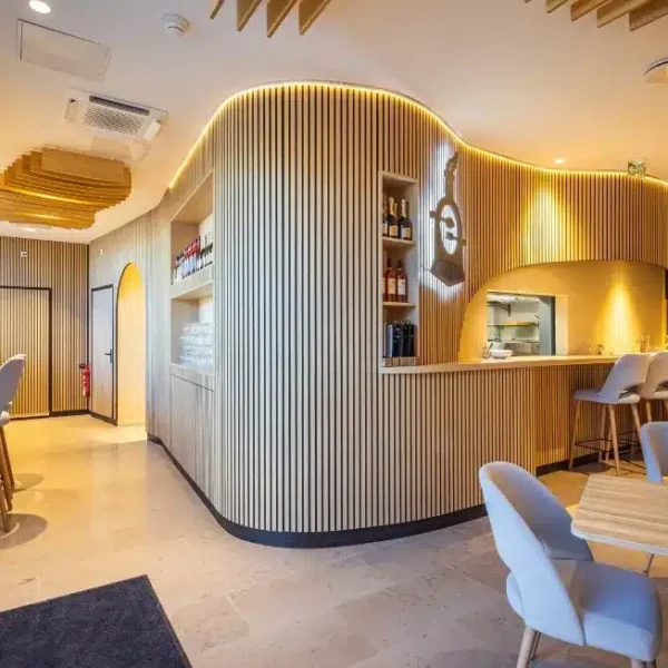 Habillage bois des murs intérieurs courbés