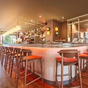 Long comptoir avec retour cintré pour une fluidité parfaite