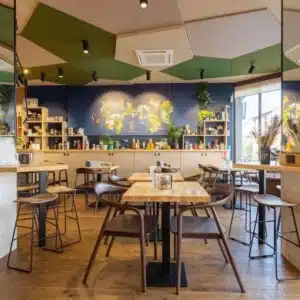 Mur décoratif et espace de dégustation du coffee shop ACAPELLA à Toulouse, agencement Aranda-Mas